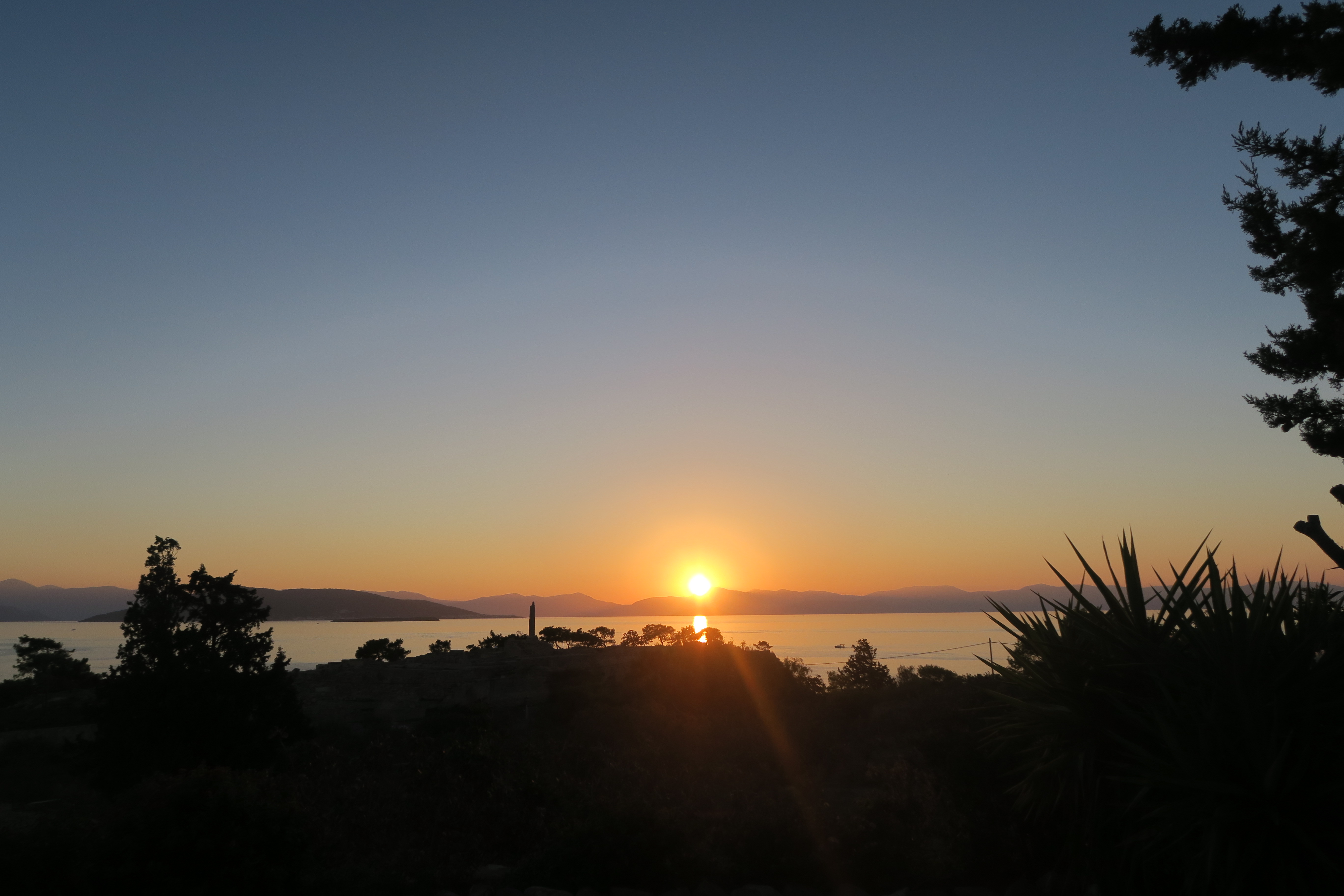 Smuk solnedgang set fra terassen