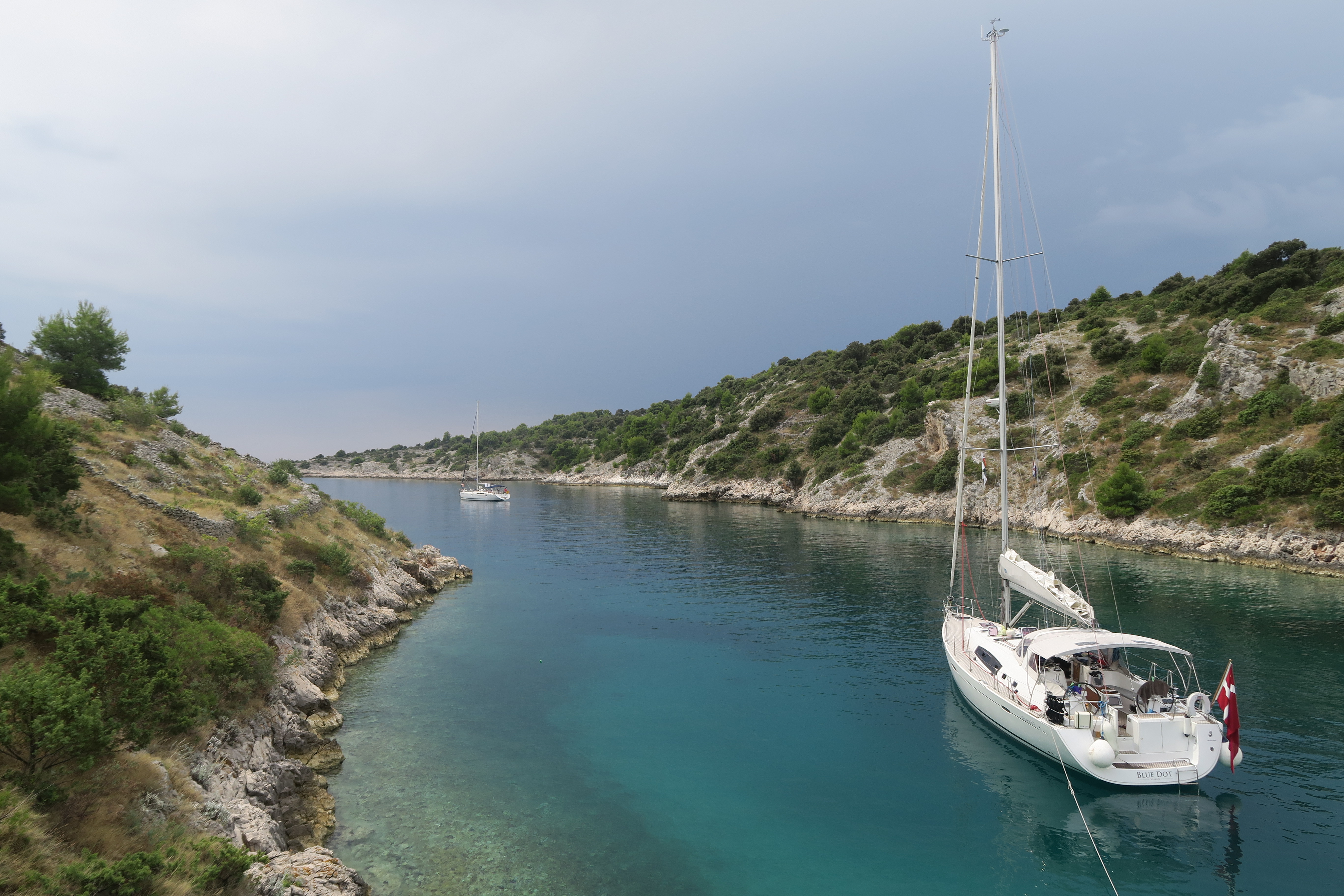 Idyl i mellem klipper i Uvala Borovica