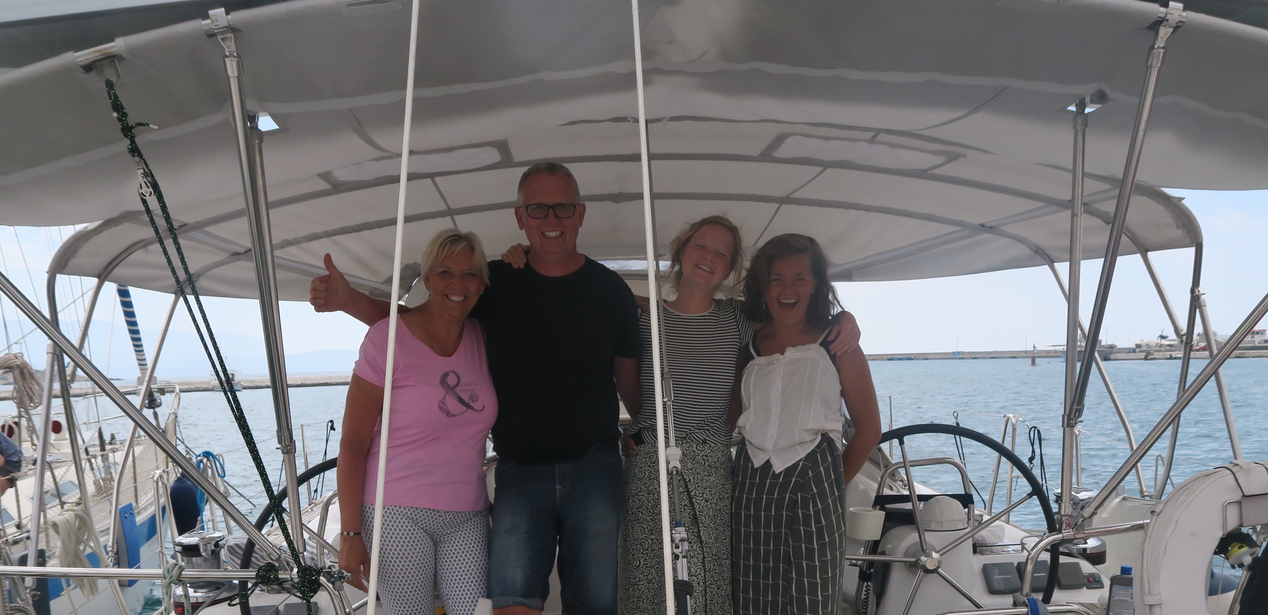 Blue Dot Crew afmønstret på Samos