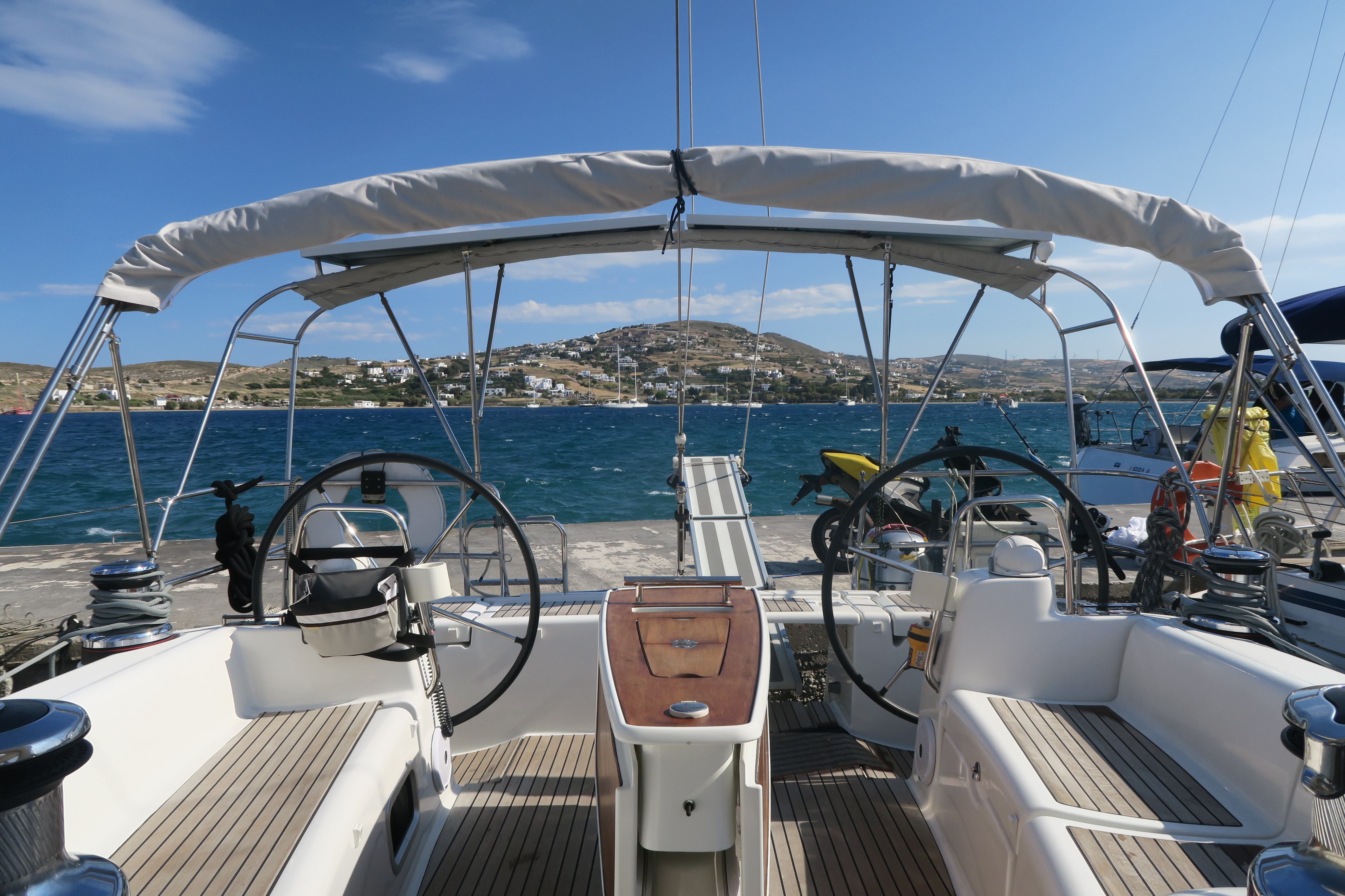 Blue Dot Venne-Crew påmønstret på Paros