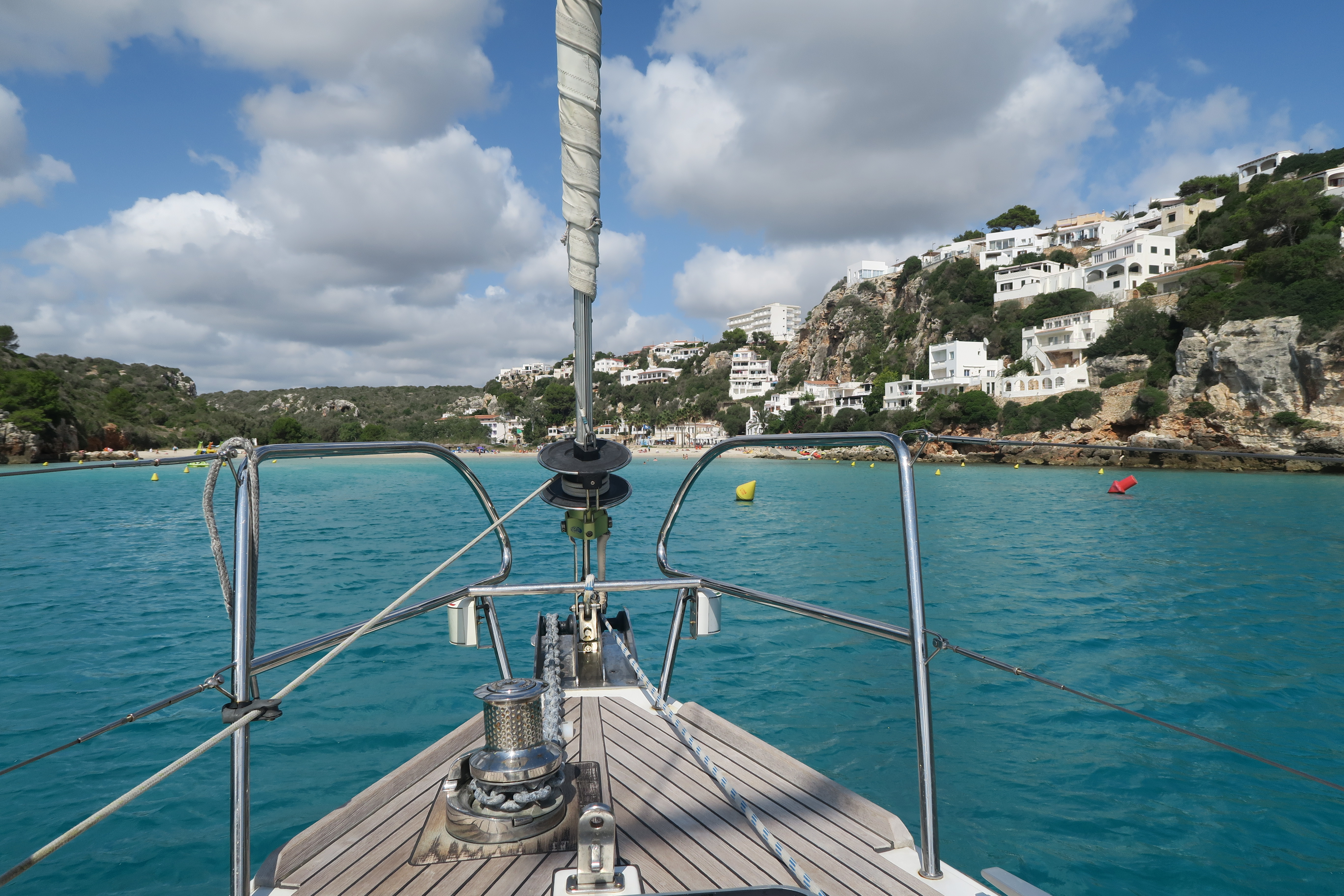 God sejlads på Sydkysten af Menorca mod Cala Tumquea