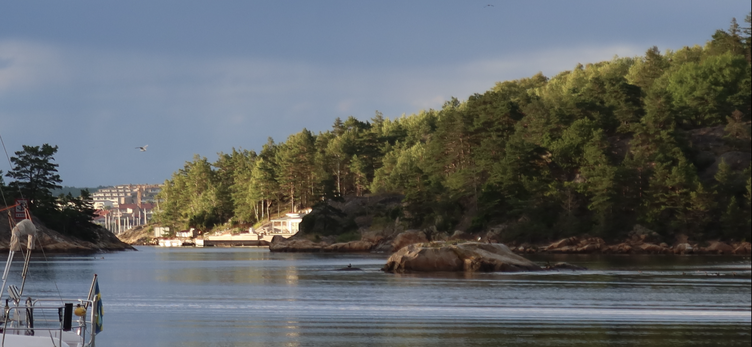 Fra Nyckelbykilen ved Tjärnö til Edholmene – igen i læ