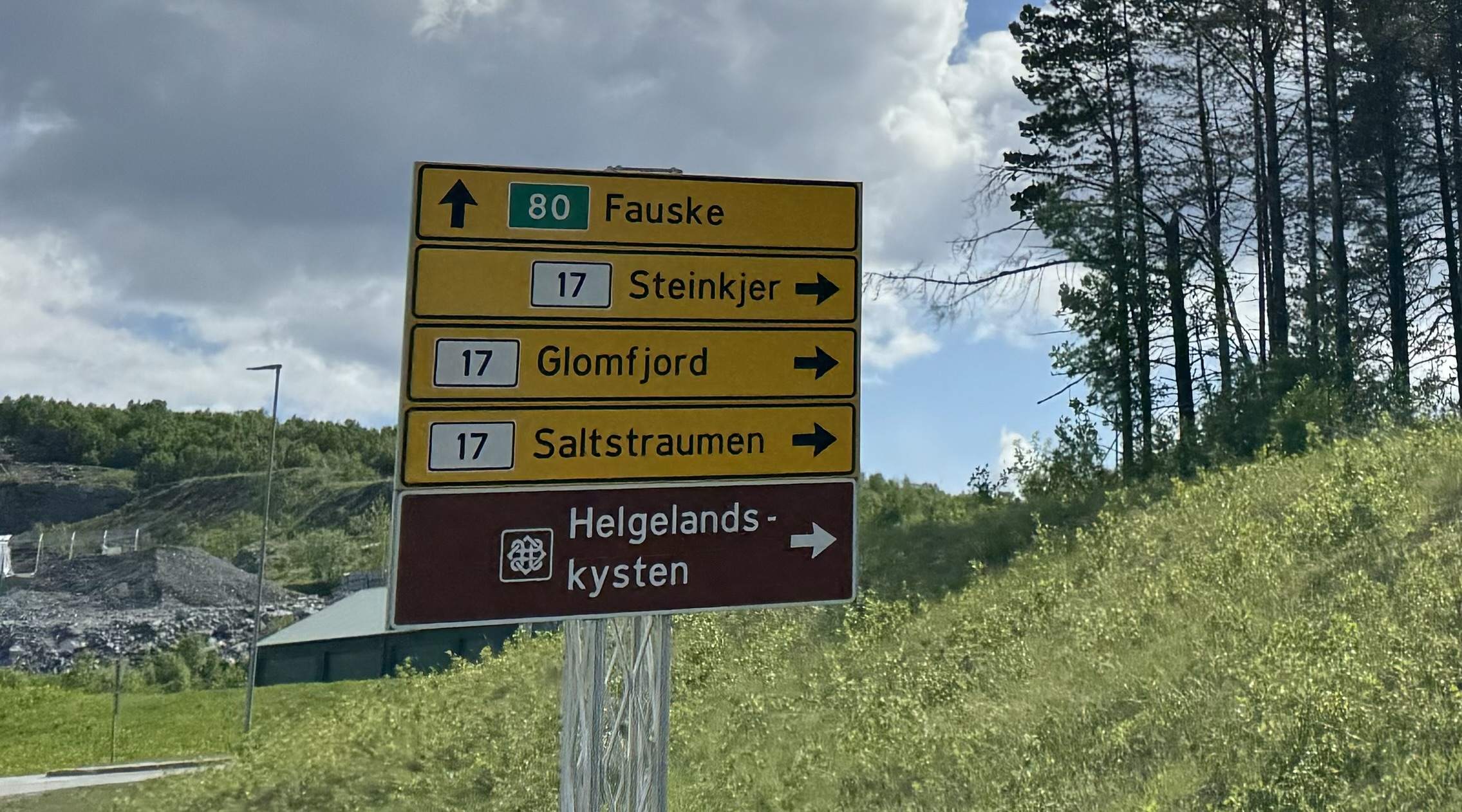 Bryllupsdag, fisk, Champagne og stenskred i Glomfjord