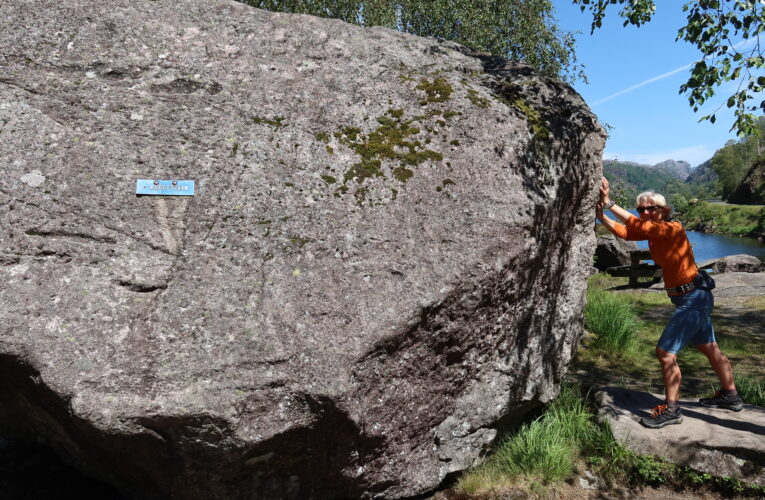 Videre fra  Sogndalsstrand og på cykeltur til Ruggesteinen i Sokndal