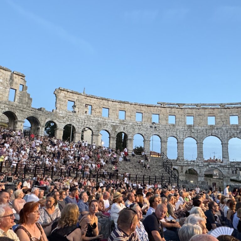 Sightseeing og opera i Pula Arena