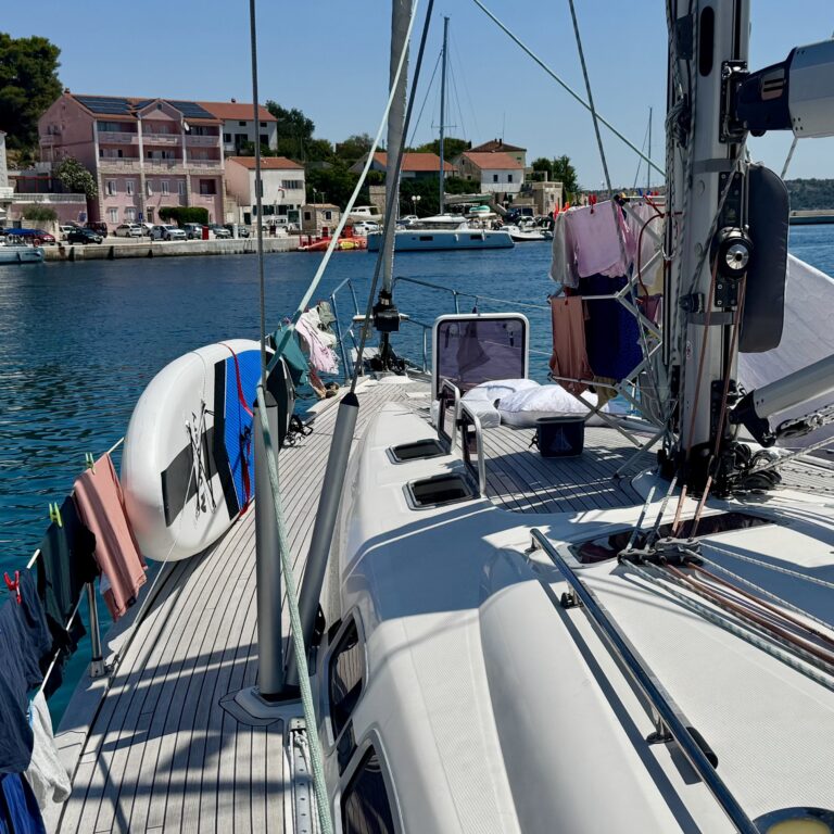 Praktisk dag og god middag i Sali