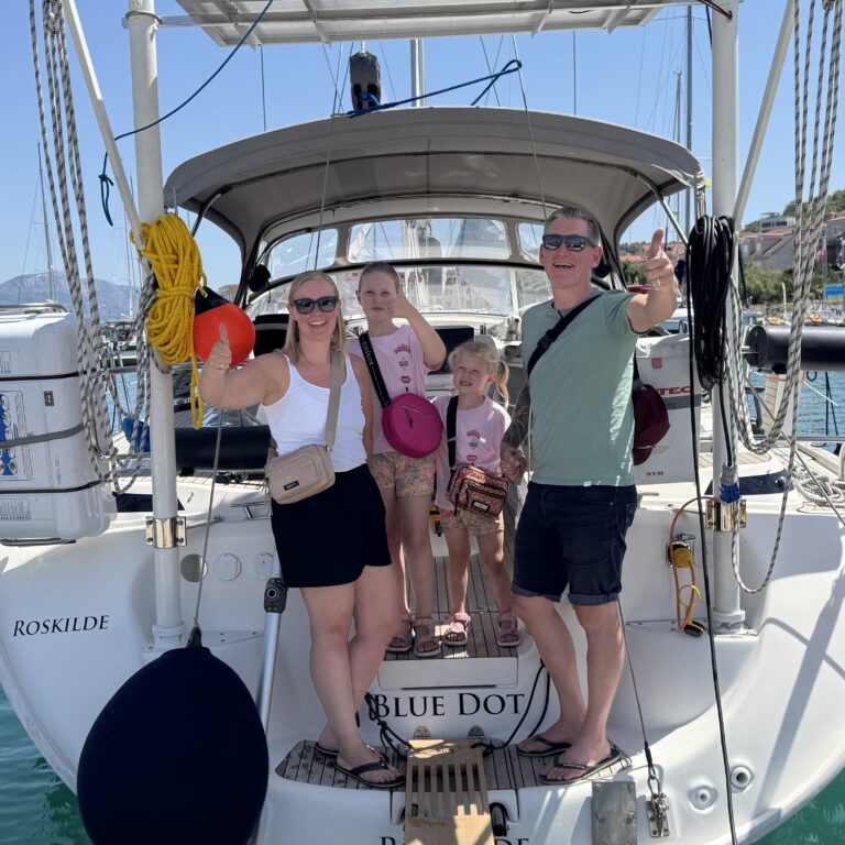 Blue Dot Familiecrew afmønstrer i Trogir