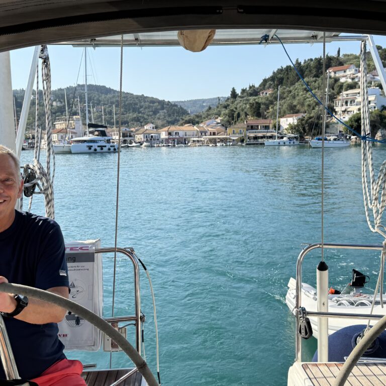 Stadig på Paxos med liner i land – Mongonissi bugten