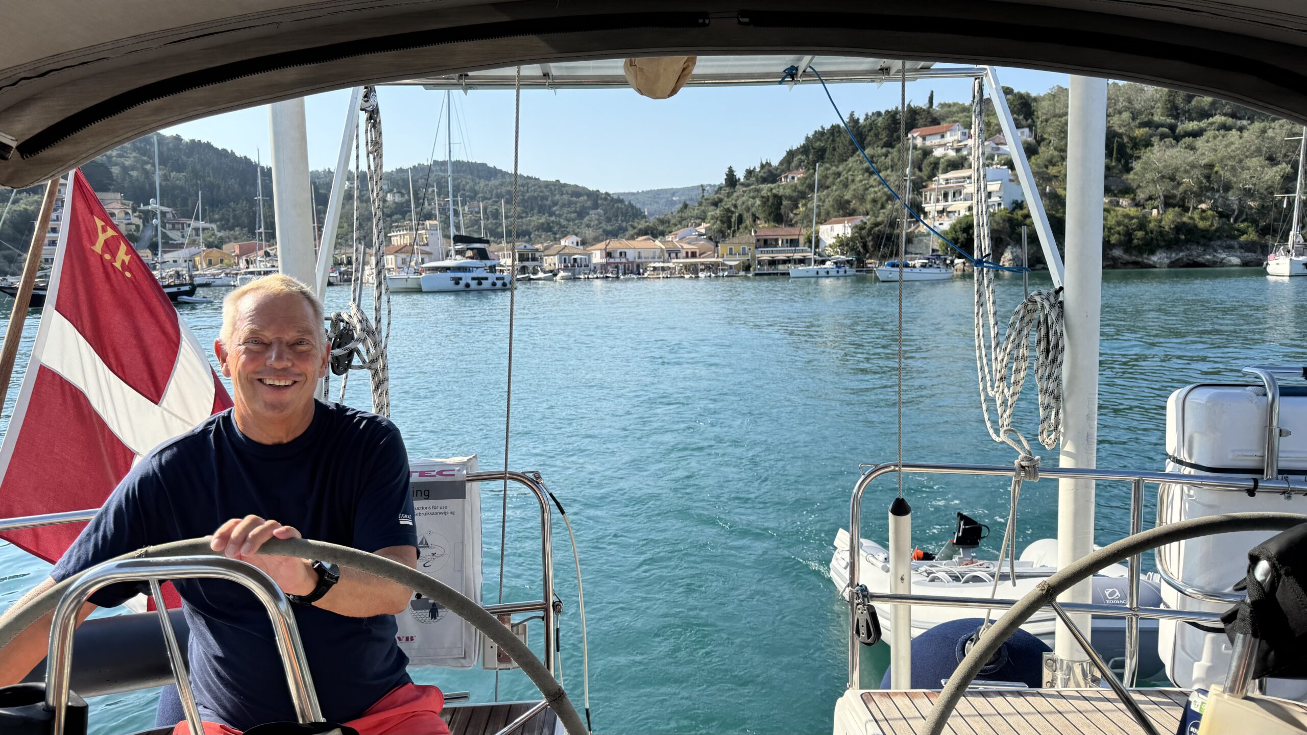 Stadig på Paxos med liner i land – Mongonissi bugten