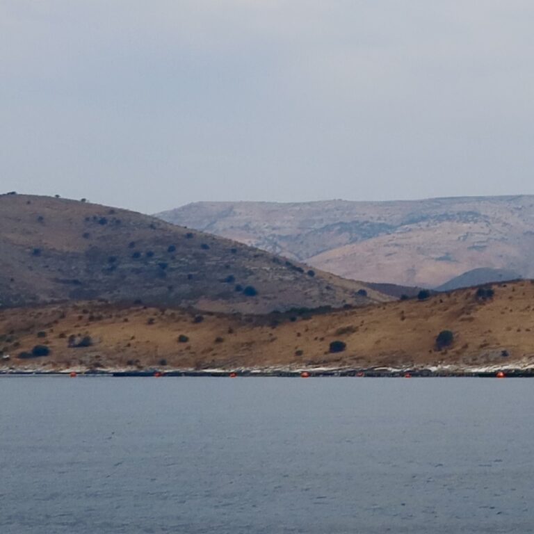 Fra Othonoi til Vorias Ipirou Bay på fastlandet