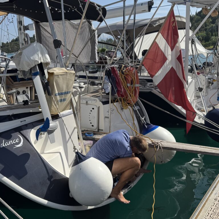 På hotelpontoon i Nidri på Lefkada