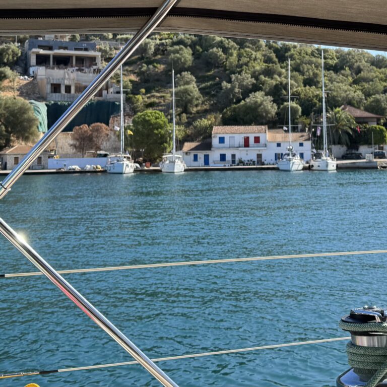 Sightseeing på vandet med destination Syvota på restaurant bøje