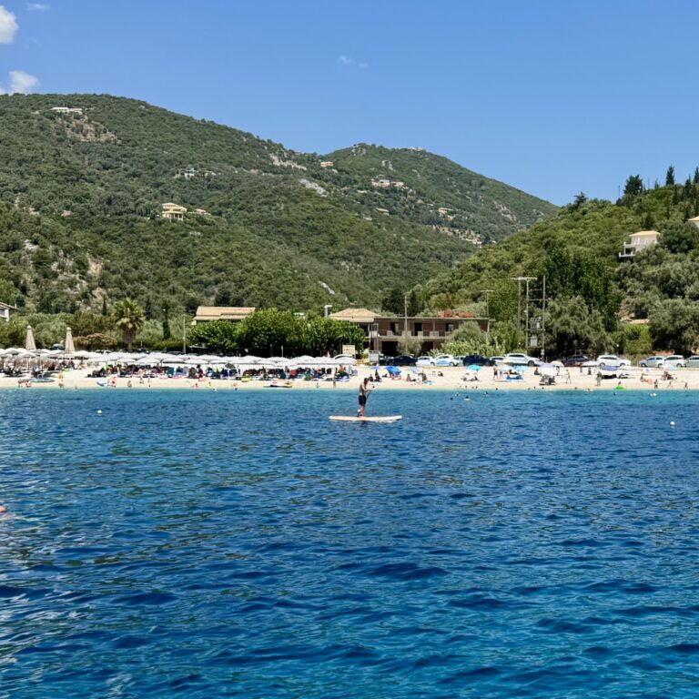 For svaj i bugten Mikros Gialos på Lefkas
