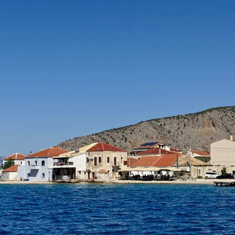 Fra Mytikas på fastlandet til Lefkada for anker i Mikros Gialos