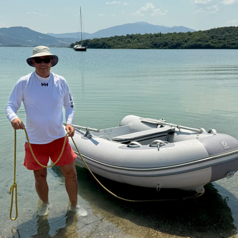 Praktisk dag i bugten Markos Bay på fastlandet
